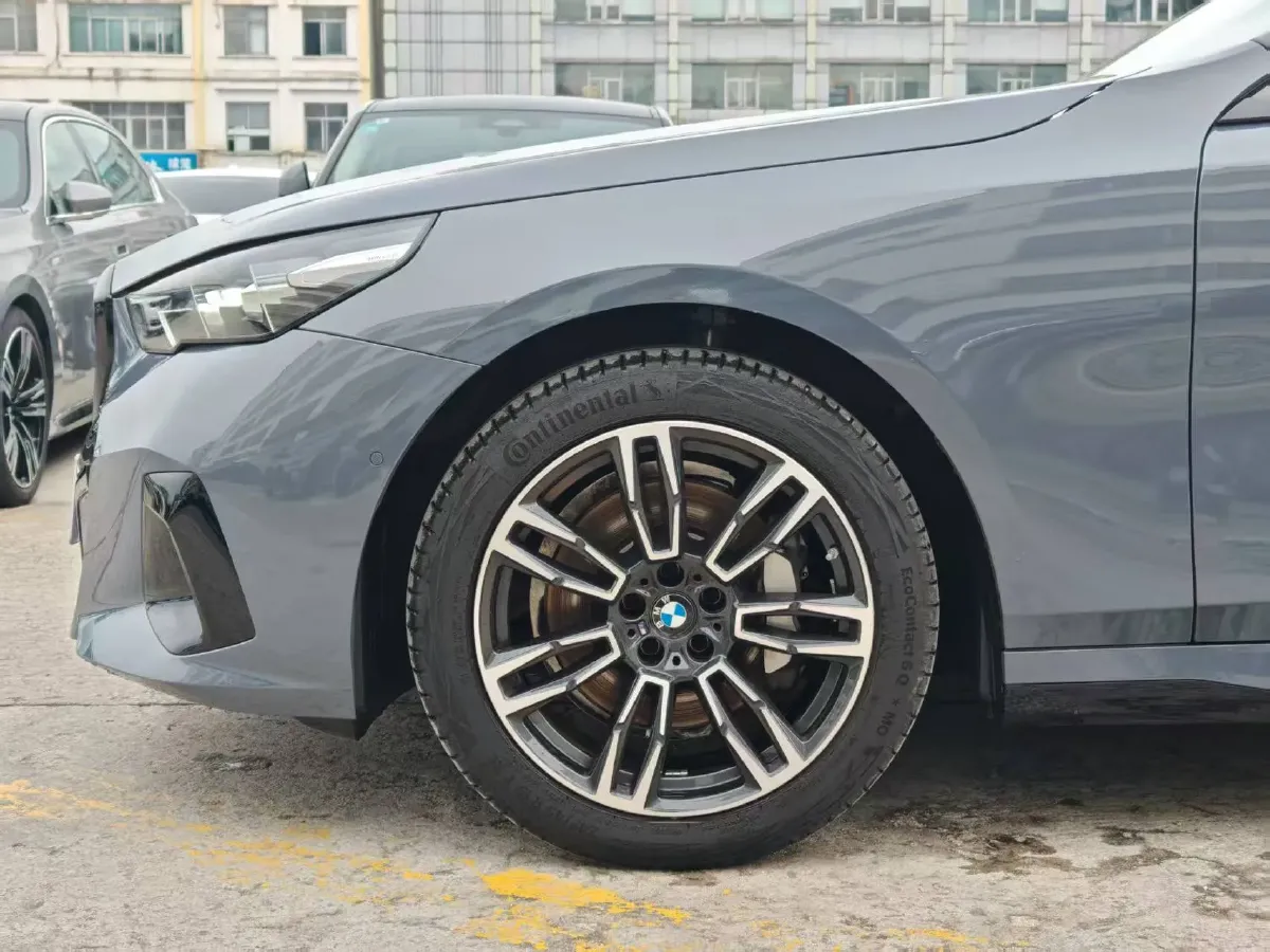 2024 BMW 5 Series 2.0T 258HP L4 8AT,autocango,china used car exporter,china ev exporter,chinese used car exporter,chinese used ev exporter