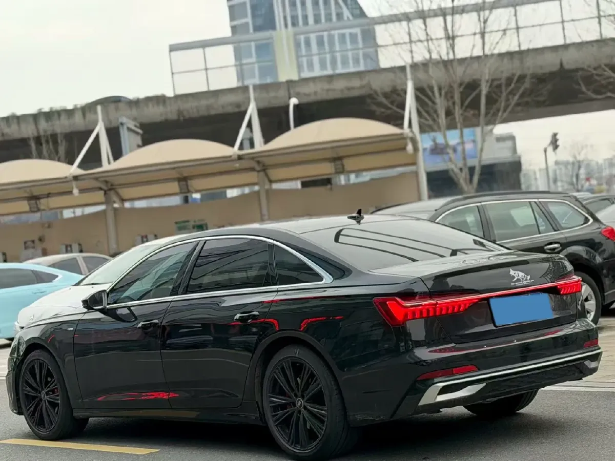 2023 Audi A6L 2.0T 245HP L4 7DCT,autocango,china used car exporter,china ev exporter,chinese used car exporter,chinese used ev exporter
