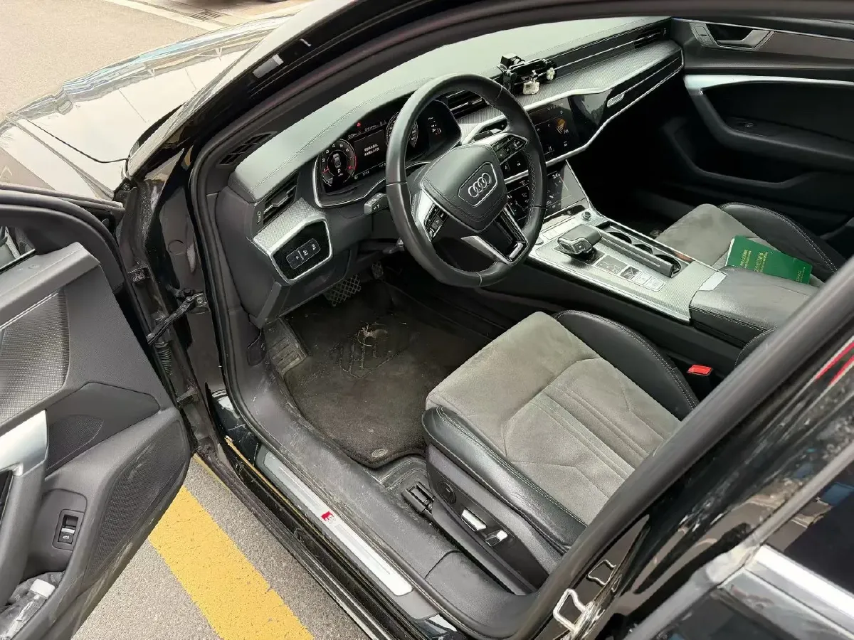 2023 Audi A6L 2.0T 245HP L4 7DCT,autocango,china used car exporter,china ev exporter,chinese used car exporter,chinese used ev exporter