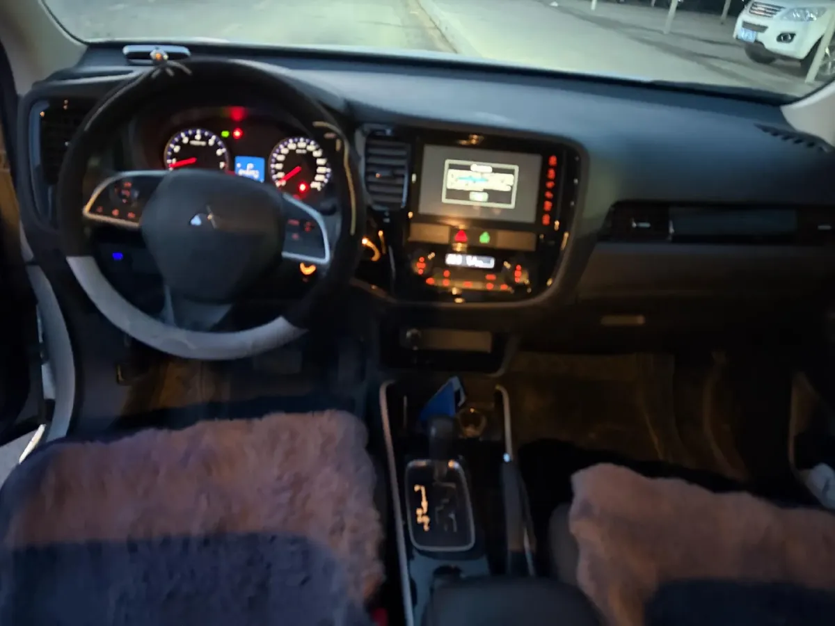 2021 Mitsubishi Outlander 2.0L 166HP L4 CVT,autocango,china used car exporter,china ev exporter,chinese used car exporter,chinese used ev exporter