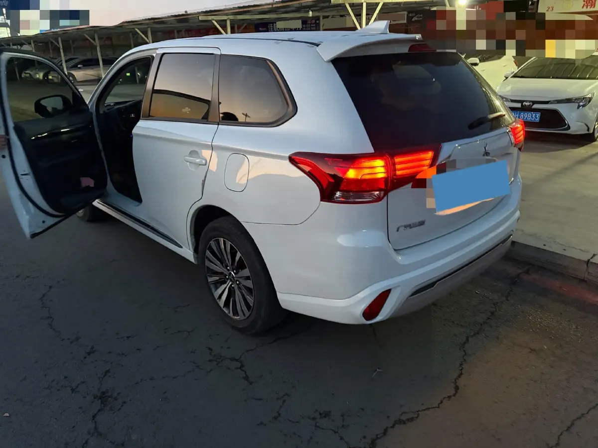 2021 Mitsubishi Outlander 2.0L 166HP L4 CVT,autocango,china used car exporter,china ev exporter,chinese used car exporter,chinese used ev exporter