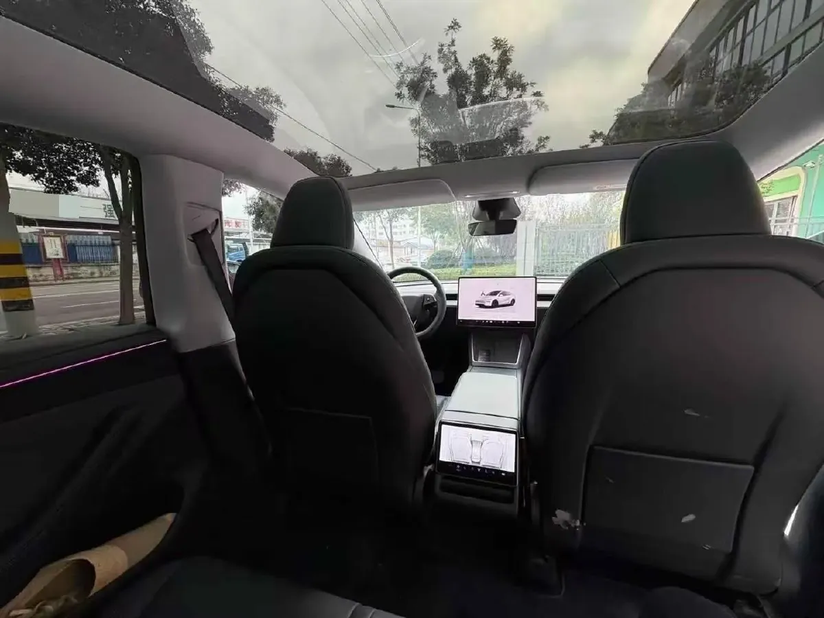 2025 Tesla Model Y BEV 62.5KWH,autocango,china used car exporter,china ev exporter,chinese used car exporter,chinese used ev exporter