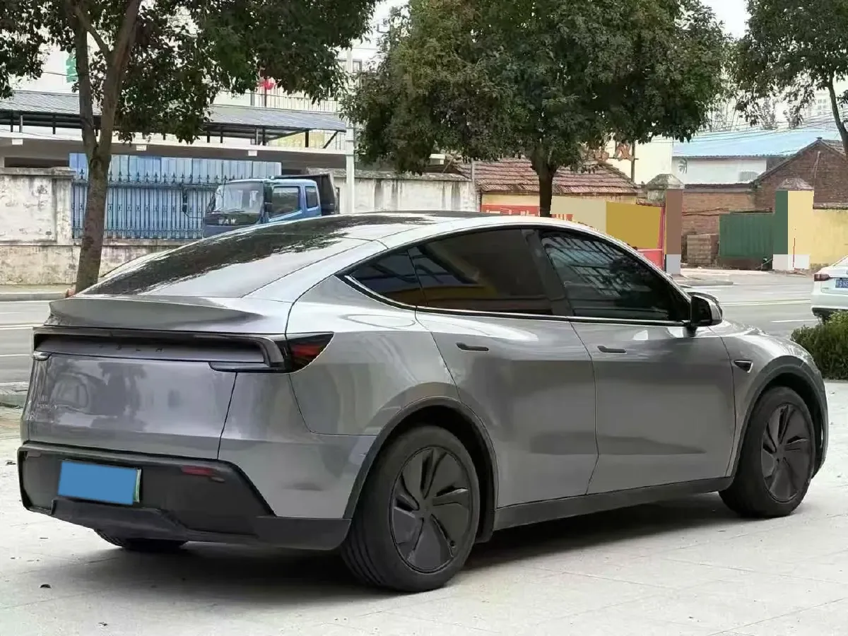2025 Tesla Model Y BEV 62.5KWH,autocango,china used car exporter,china ev exporter,chinese used car exporter,chinese used ev exporter