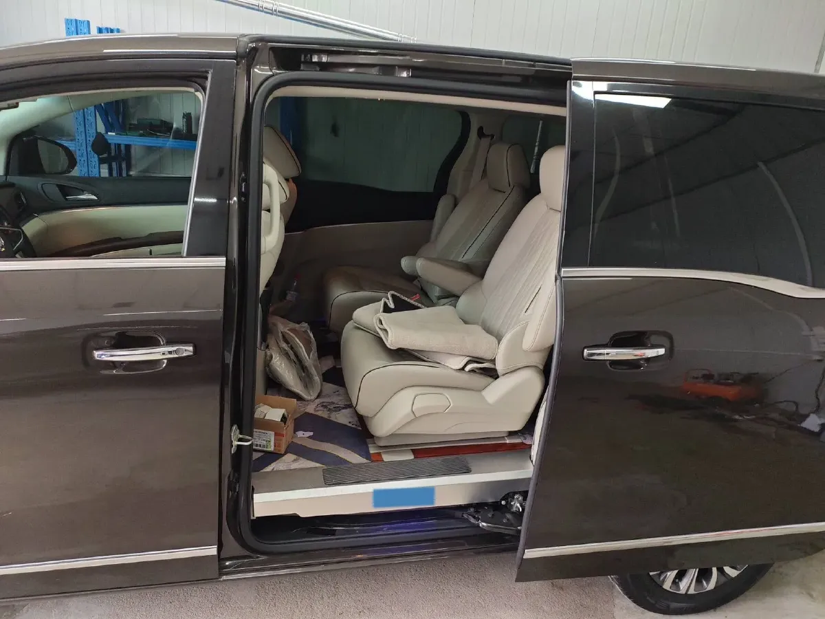 2022 Buick GL8 2.0T 237HP L4 9AT,autocango,china used car exporter,china ev exporter,chinese used car exporter,chinese used ev exporter