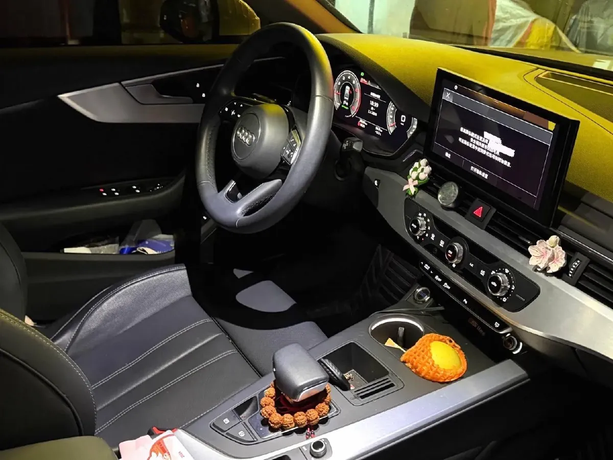 2023 Audi A4L 2.0T 190HP L4 7DCT,autocango,china used car exporter,china ev exporter,chinese used car exporter,chinese used ev exporter