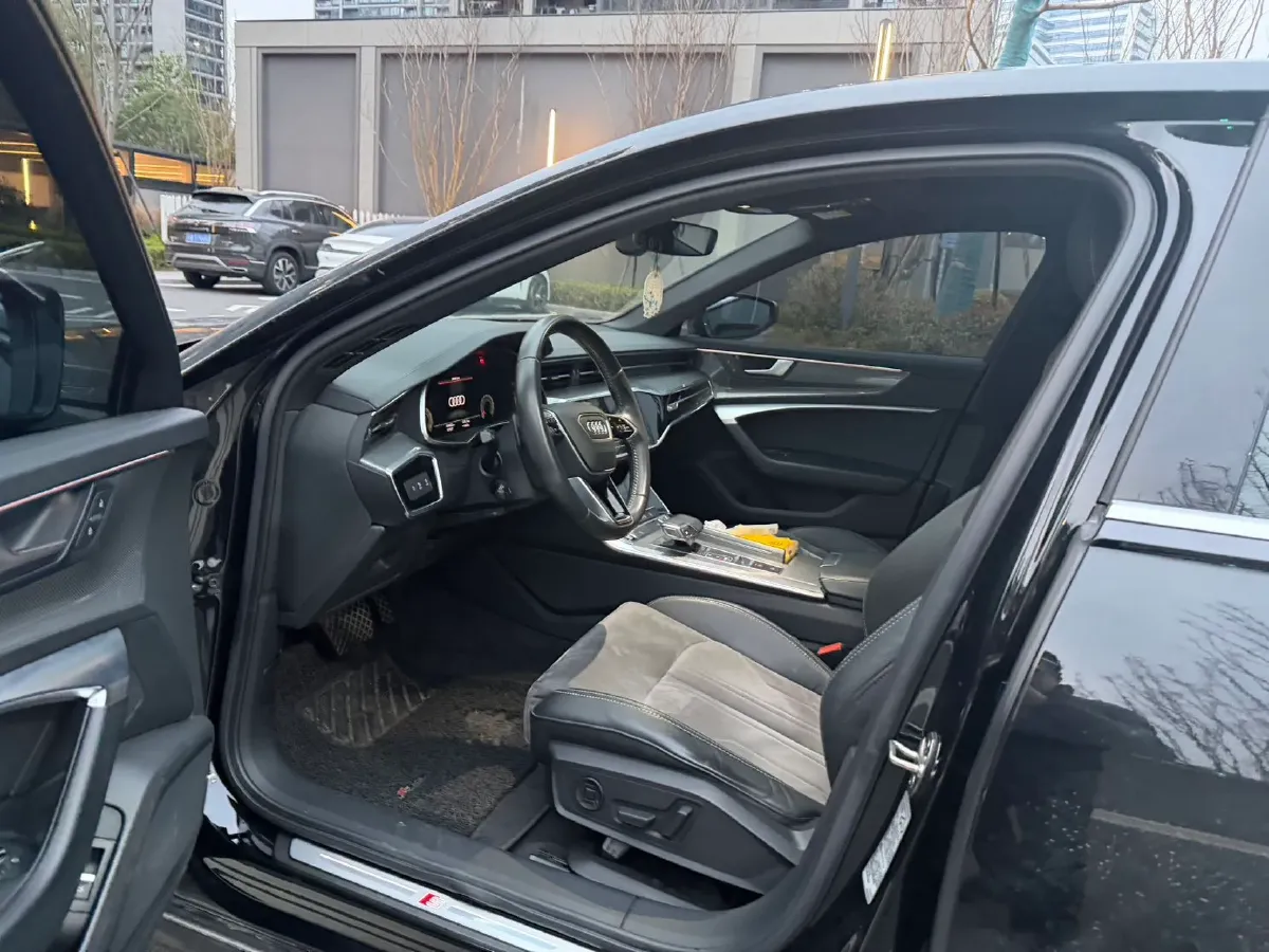 2020 Audi A6L 2.0T 224HP L4 7DCT,autocango,china used car exporter,china ev exporter,chinese used car exporter,chinese used ev exporter