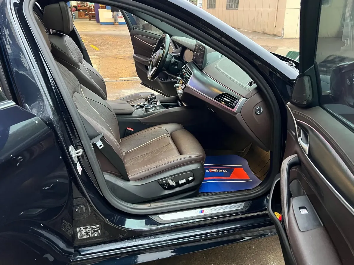 2021 BMW 5 Series 2.0T 184HP L4 8AT PHEV 17.7KWH,autocango,china used car exporter,china ev exporter,chinese used car exporter,chinese used ev exporter