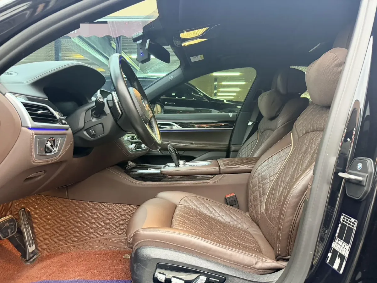 2021 BMW 7 Series 3.0T 340HP L6 8AT,autocango,china used car exporter,china ev exporter,chinese used car exporter,chinese used ev exporter