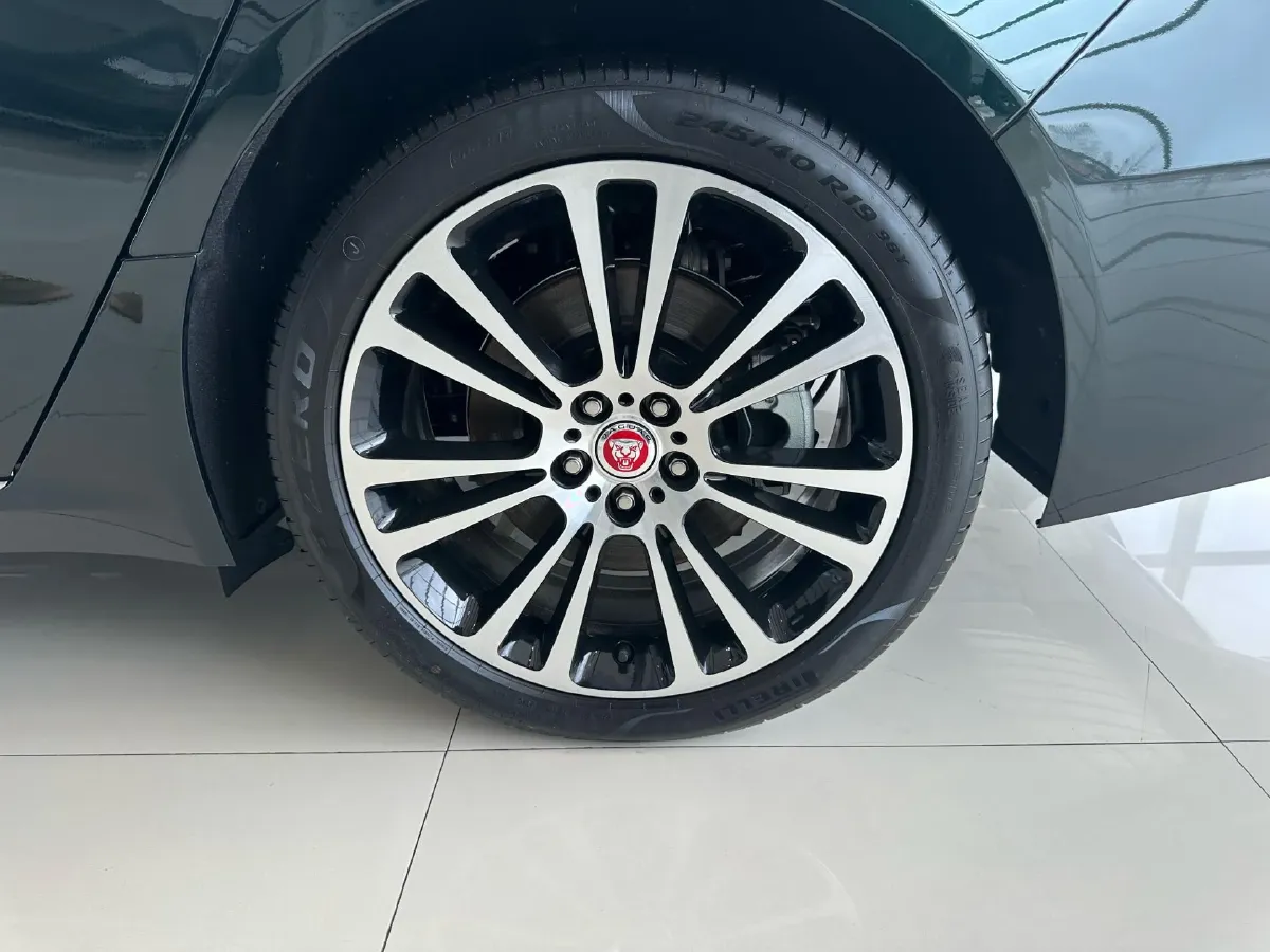 2025 Jaguar XFL 2.0T 250HP L4 8AT,autocango,china used car exporter,china ev exporter,chinese used car exporter,chinese used ev exporter