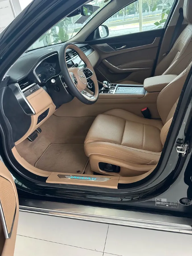 2025 Jaguar XFL 2.0T 250HP L4 8AT,autocango,china used car exporter,china ev exporter,chinese used car exporter,chinese used ev exporter