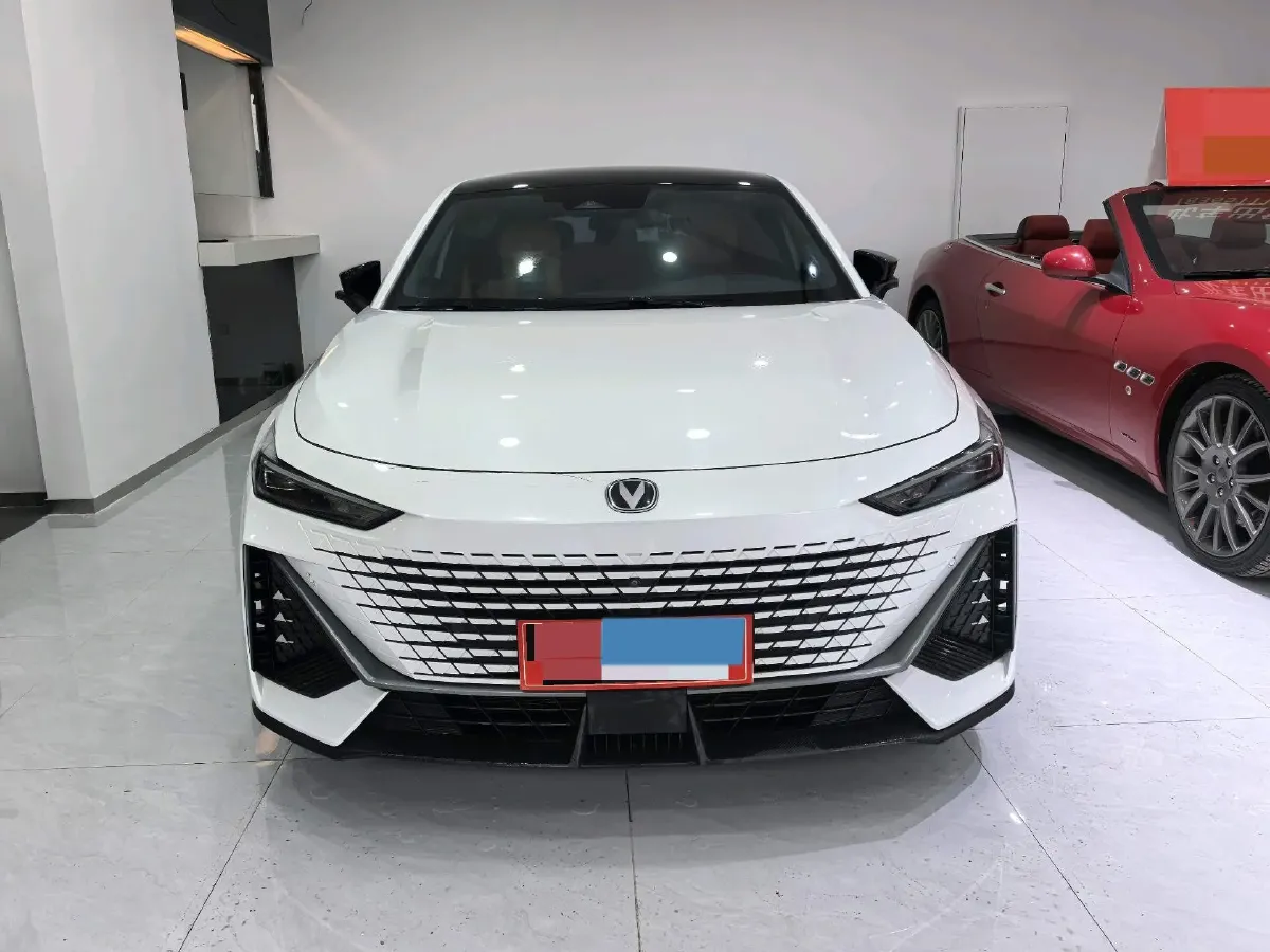 2022 ChangAn UNI-V 1.5T 188HP L4 7DCT,autocango,china used car exporter,china ev exporter,chinese used car exporter,chinese used ev exporter