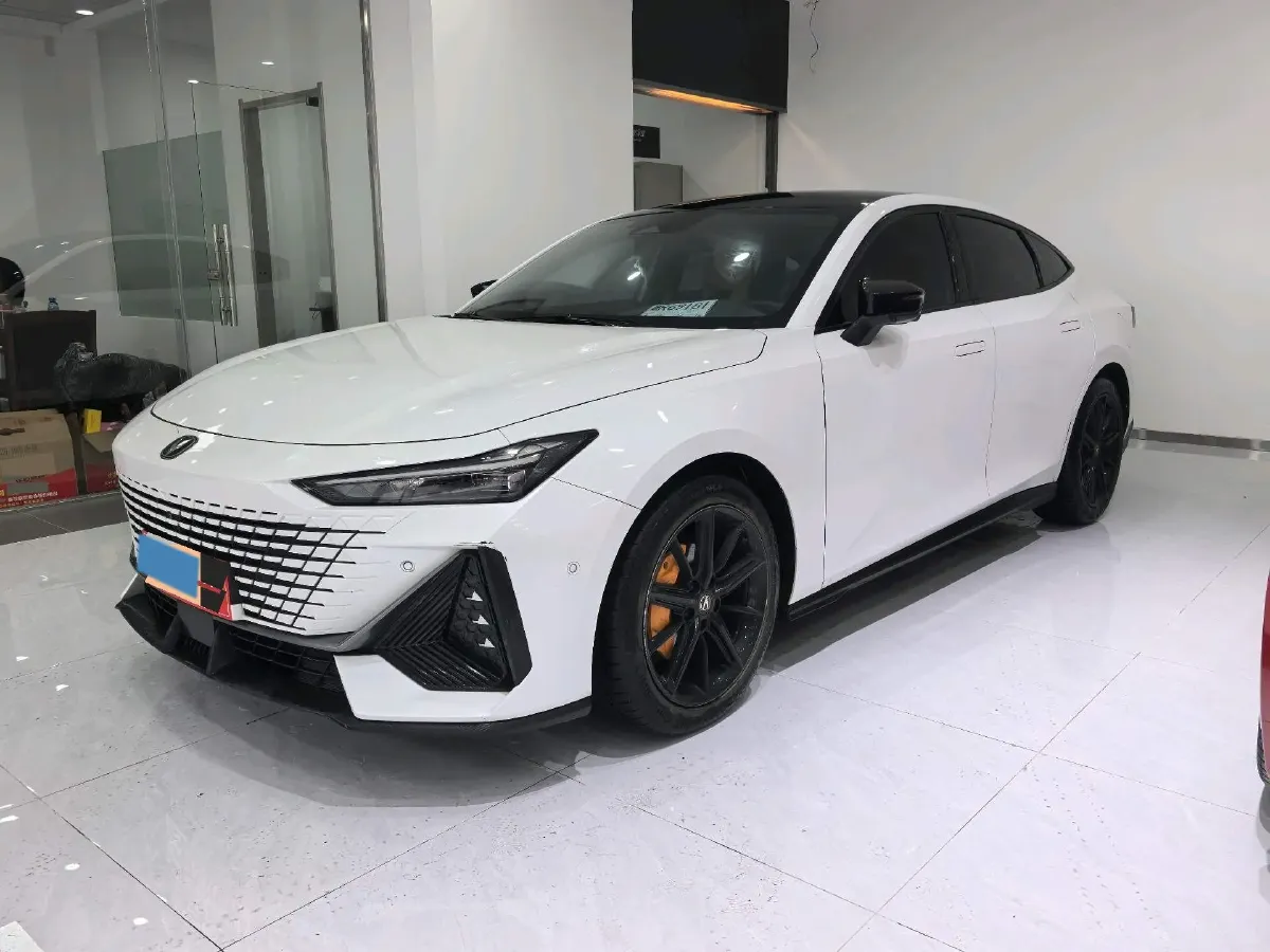 2022 ChangAn UNI-V 1.5T 188HP L4 7DCT,autocango,china used car exporter,china ev exporter,chinese used car exporter,chinese used ev exporter