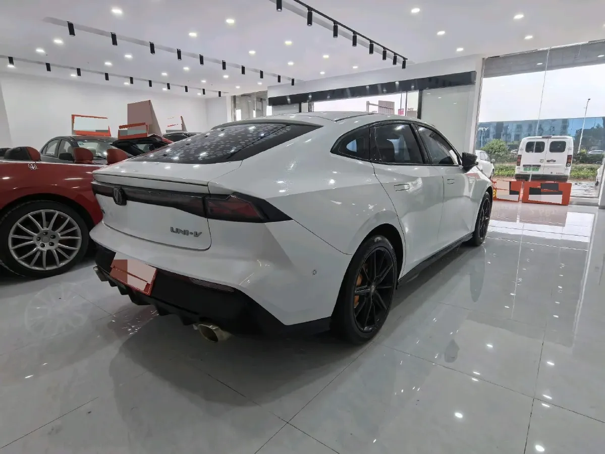 2022 ChangAn UNI-V 1.5T 188HP L4 7DCT,autocango,china used car exporter,china ev exporter,chinese used car exporter,chinese used ev exporter