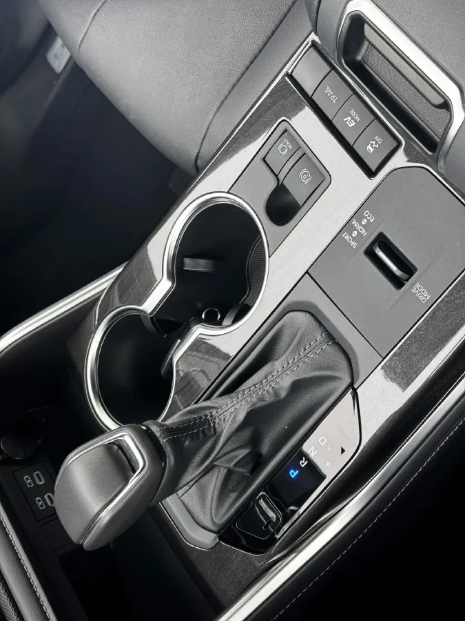 2023 Toyota Crown Kluger 2.5L 189HP L4 E-CVT Hybrid,autocango,china used car exporter,china ev exporter,chinese used car exporter,chinese used ev exporter