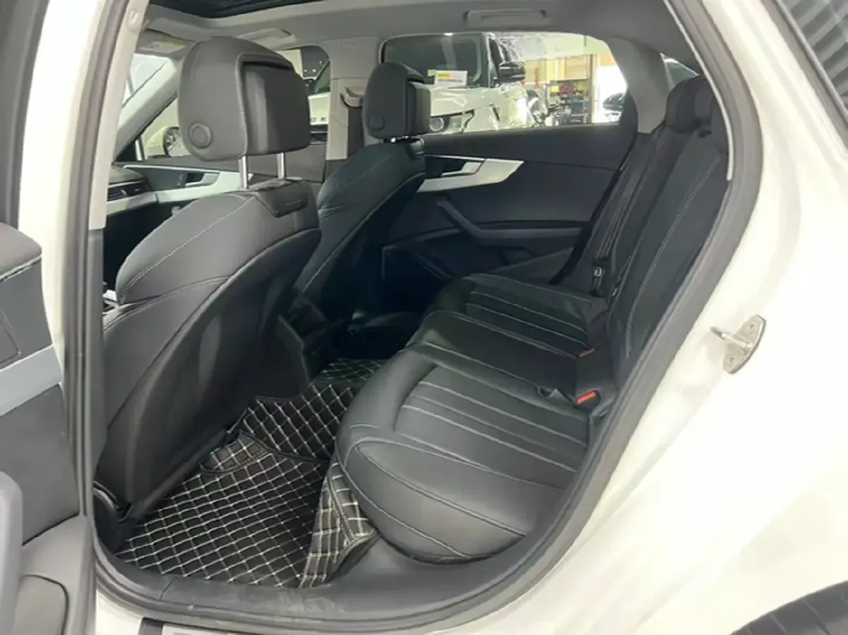 2023 Audi A4L 2.0T 190HP L4 7DCT,autocango,china used car exporter,china ev exporter,chinese used car exporter,chinese used ev exporter