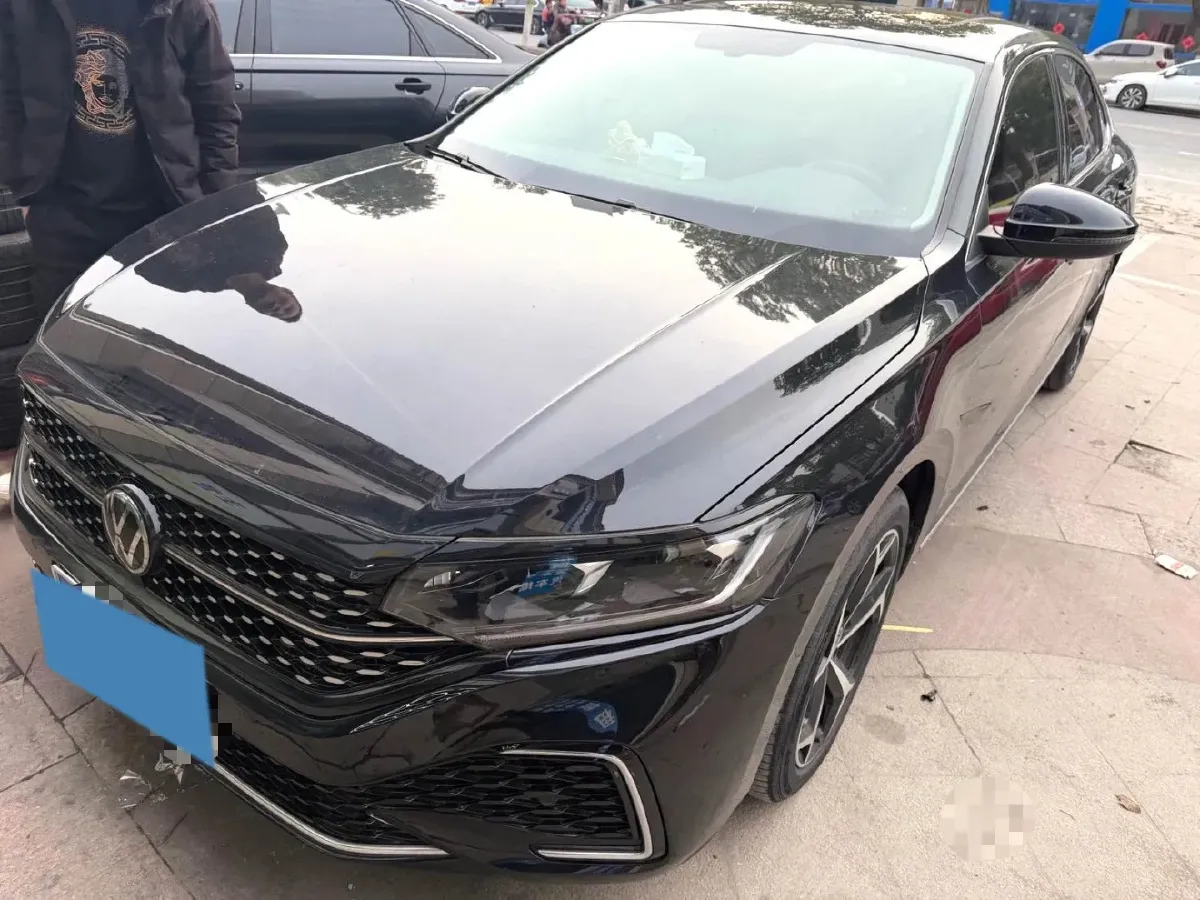 2024 Volkswagen Passat 2.0T 220HP L4 7DCT,autocango,china used car exporter,china ev exporter,chinese used car exporter,chinese used ev exporter