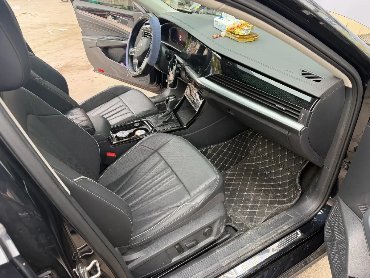 2024 Volkswagen Passat 2.0T 220HP L4 7DCT,autocango,china used car exporter,china ev exporter,chinese used car exporter,chinese used ev exporter