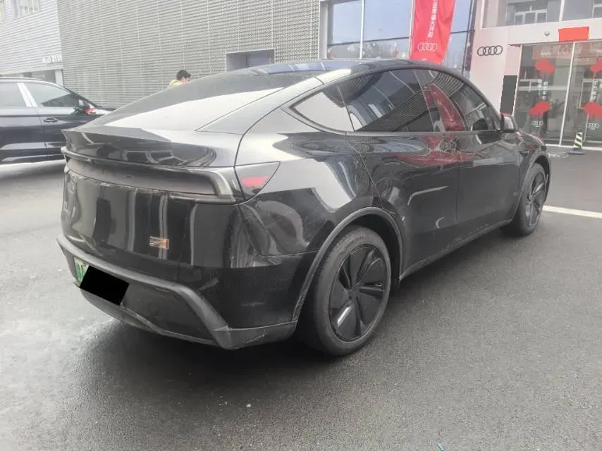 2025 Tesla Model Y BEV 62.5KWH,autocango,china used car exporter,china ev exporter,chinese used car exporter,chinese used ev exporter