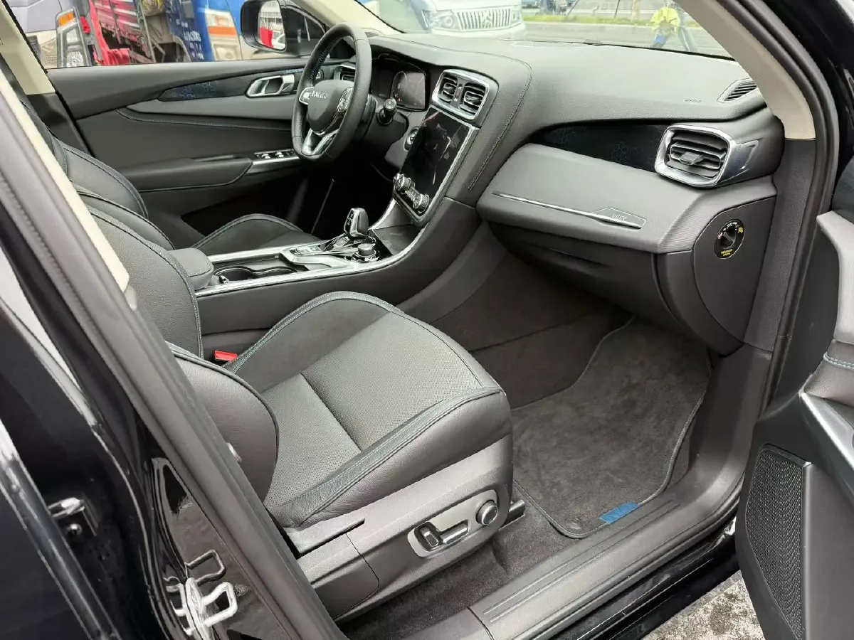 2018 Isuzu Mu-X 3.0T 177HP L4 6AT,autocango,china used car exporter,china ev exporter,chinese used car exporter,chinese used ev exporter