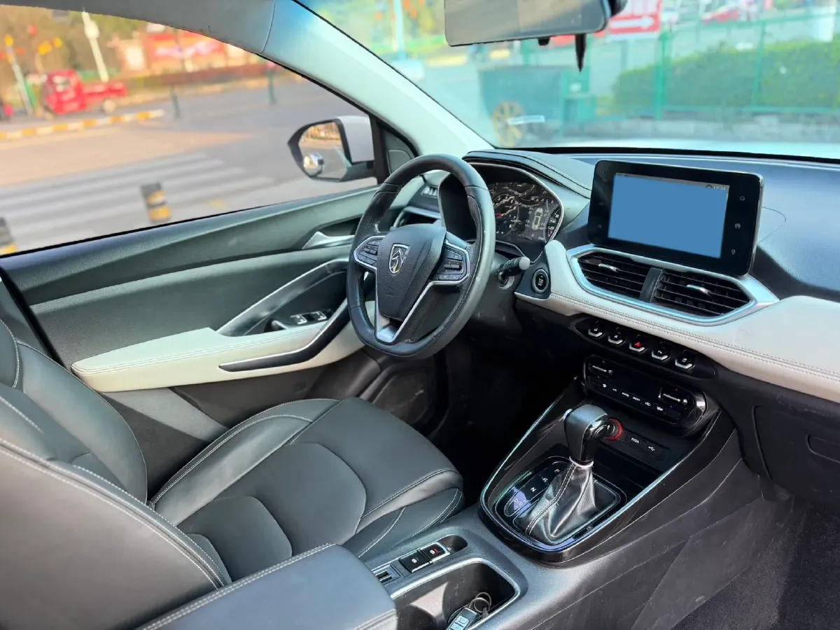 2018 BaoJun 530 1.5T 150HP L4 6DCT,autocango,china used car exporter,china ev exporter,chinese used car exporter,chinese used ev exporter