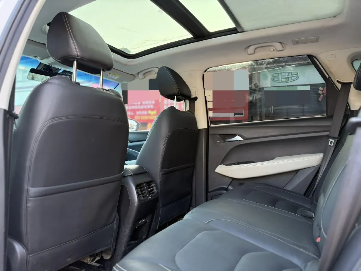 2018 BaoJun 530 1.5T 150HP L4 6DCT,autocango,china used car exporter,china ev exporter,chinese used car exporter,chinese used ev exporter