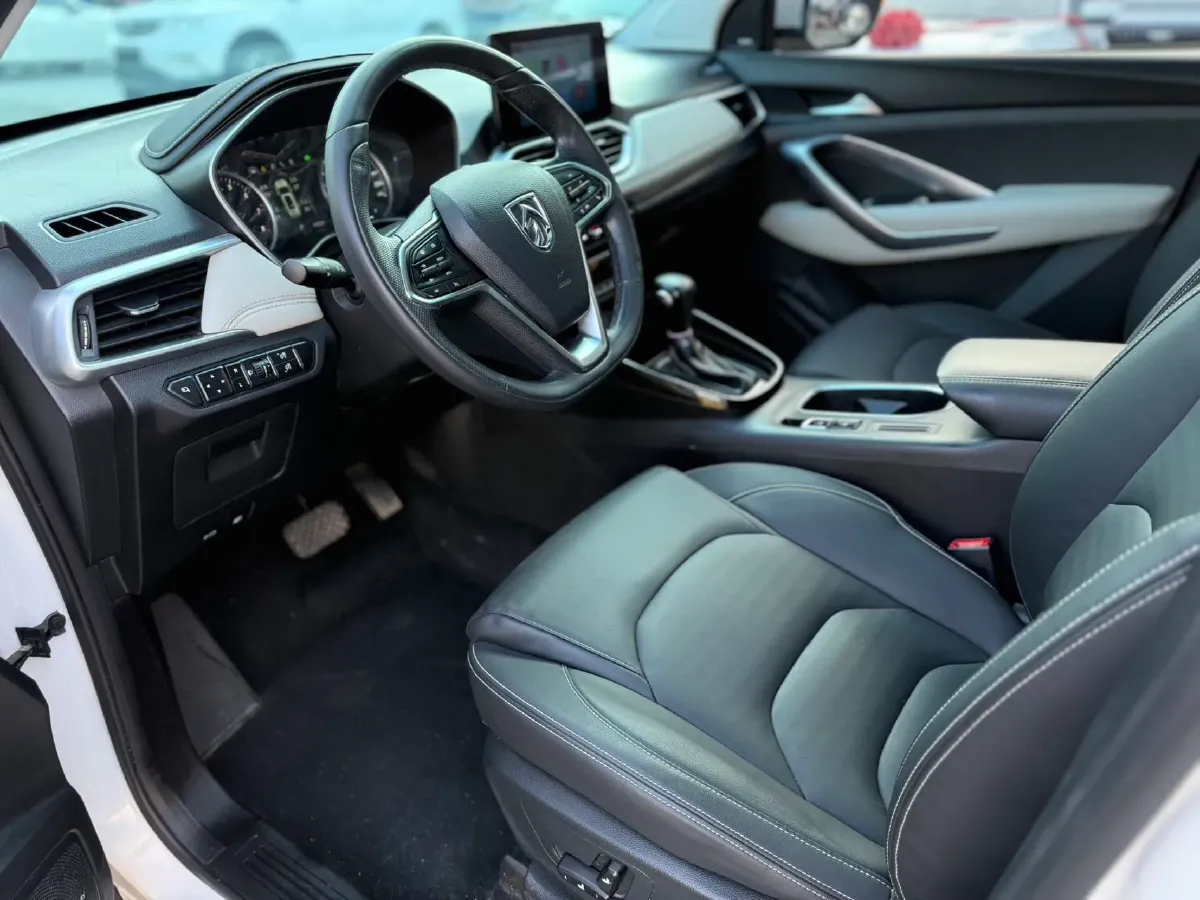 2018 BaoJun 530 1.5T 150HP L4 6DCT,autocango,china used car exporter,china ev exporter,chinese used car exporter,chinese used ev exporter