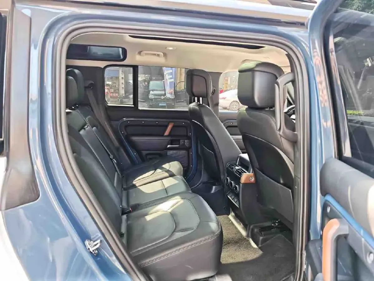 2022 Land Rover Defender 3.0T 400HP L6 8AT,autocango,china used car exporter,china ev exporter,chinese used car exporter,chinese used ev exporter