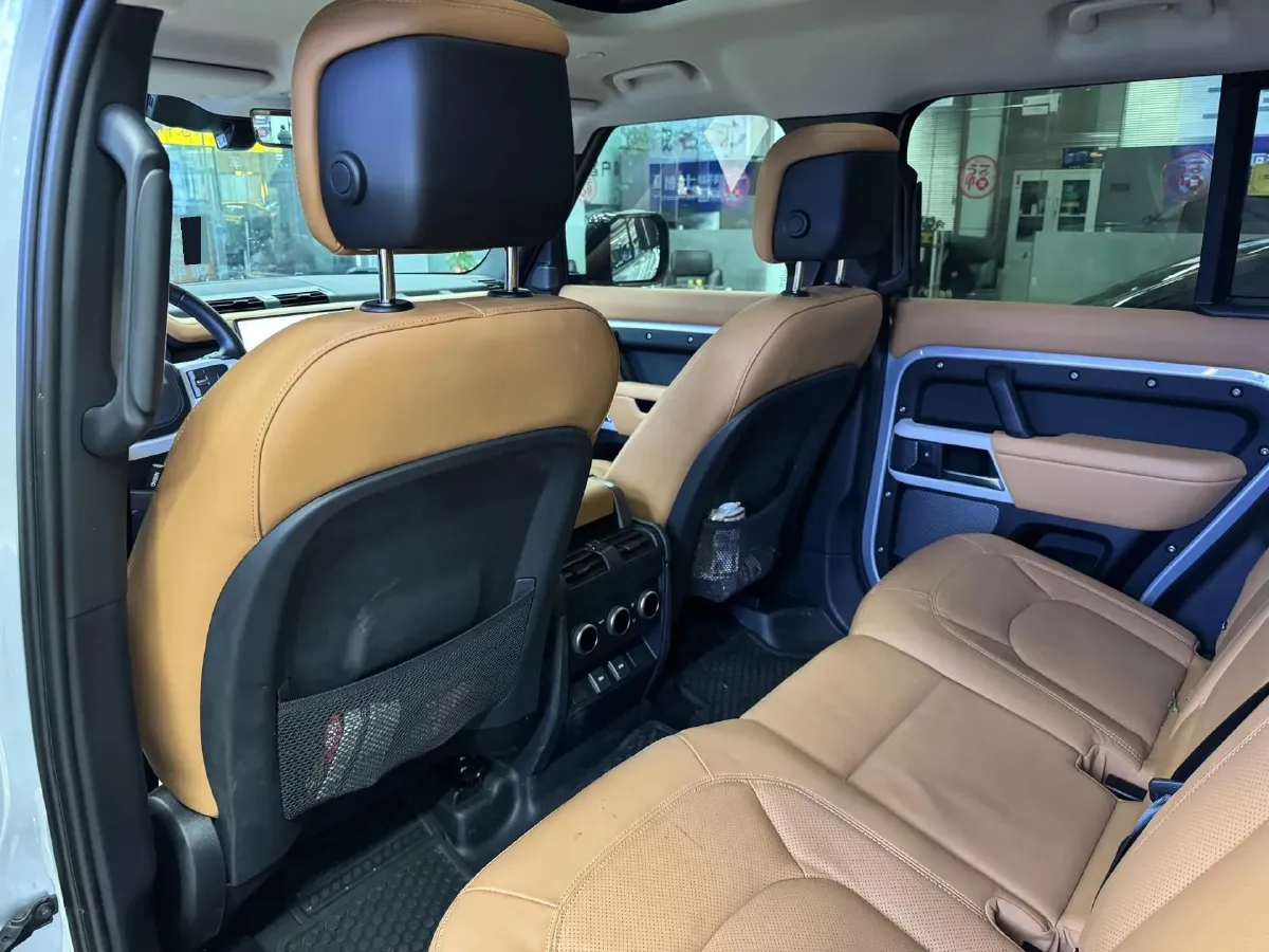 2023 Land Rover Defender 3.0T 400HP L6 8AT,autocango,china used car exporter,china ev exporter,chinese used car exporter,chinese used ev exporter