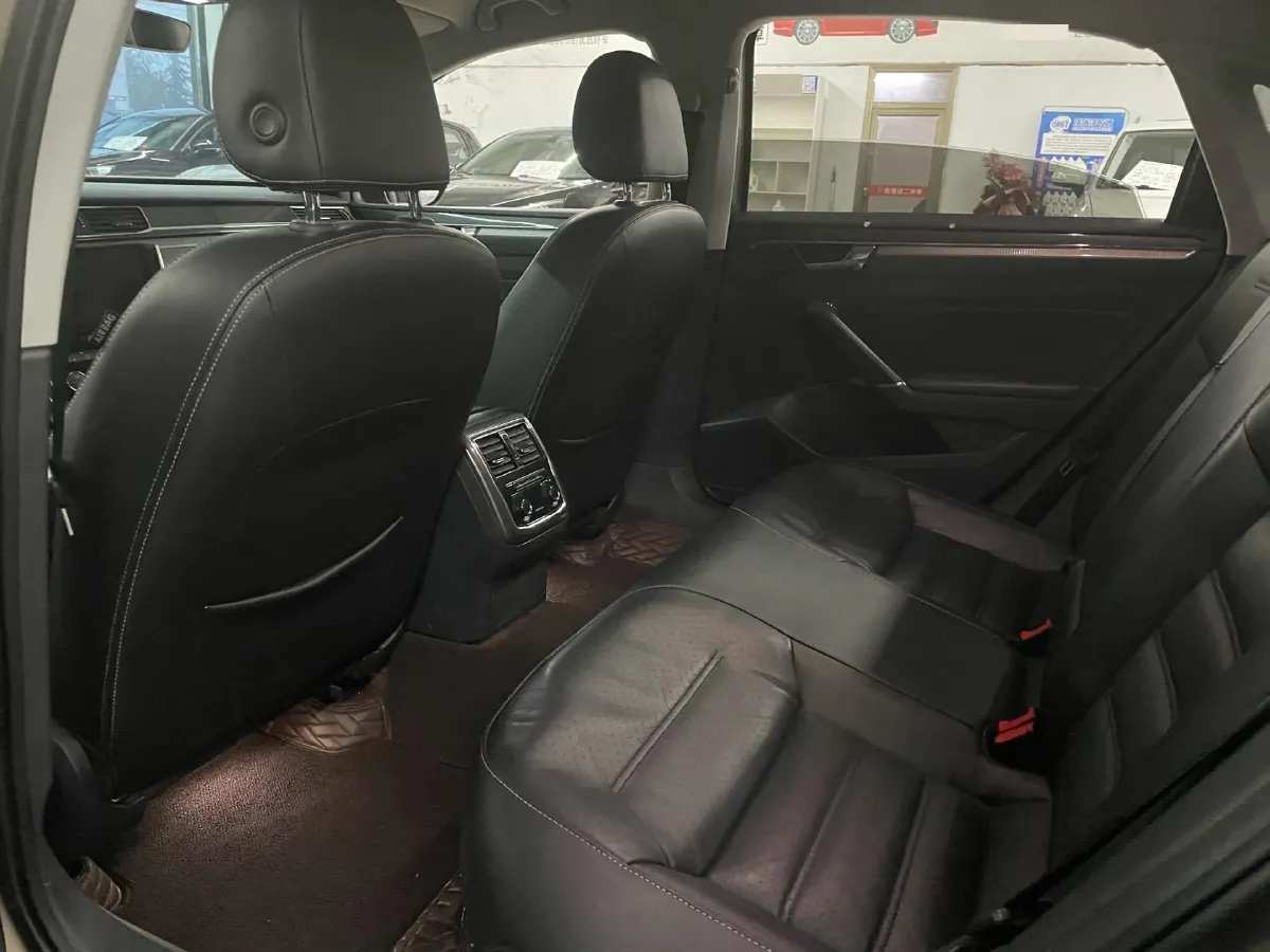 2017 Volkswagen Passat 1.8T 180HP L4 7DCT,autocango,china used car exporter,china ev exporter,chinese used car exporter,chinese used ev exporter