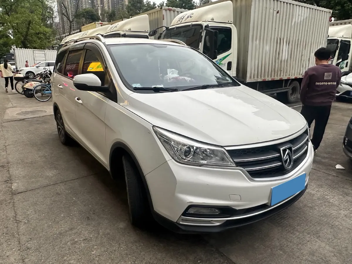 2019 BaoJun 730 1.5L 105HP L4 6MT,autocango,china used car exporter,china ev exporter,chinese used car exporter,chinese used ev exporter
