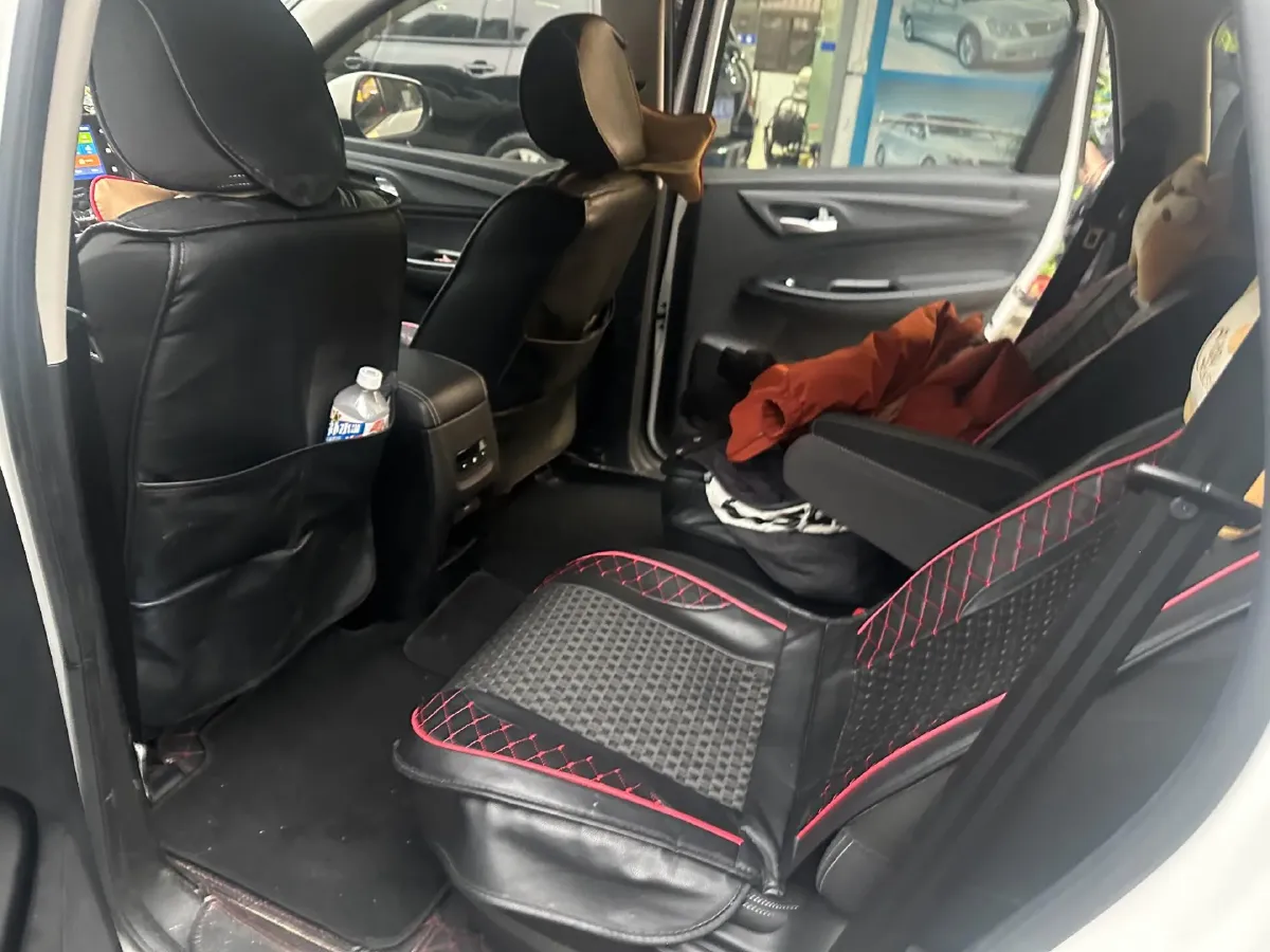 2019 BaoJun 730 1.5L 105HP L4 6MT,autocango,china used car exporter,china ev exporter,chinese used car exporter,chinese used ev exporter