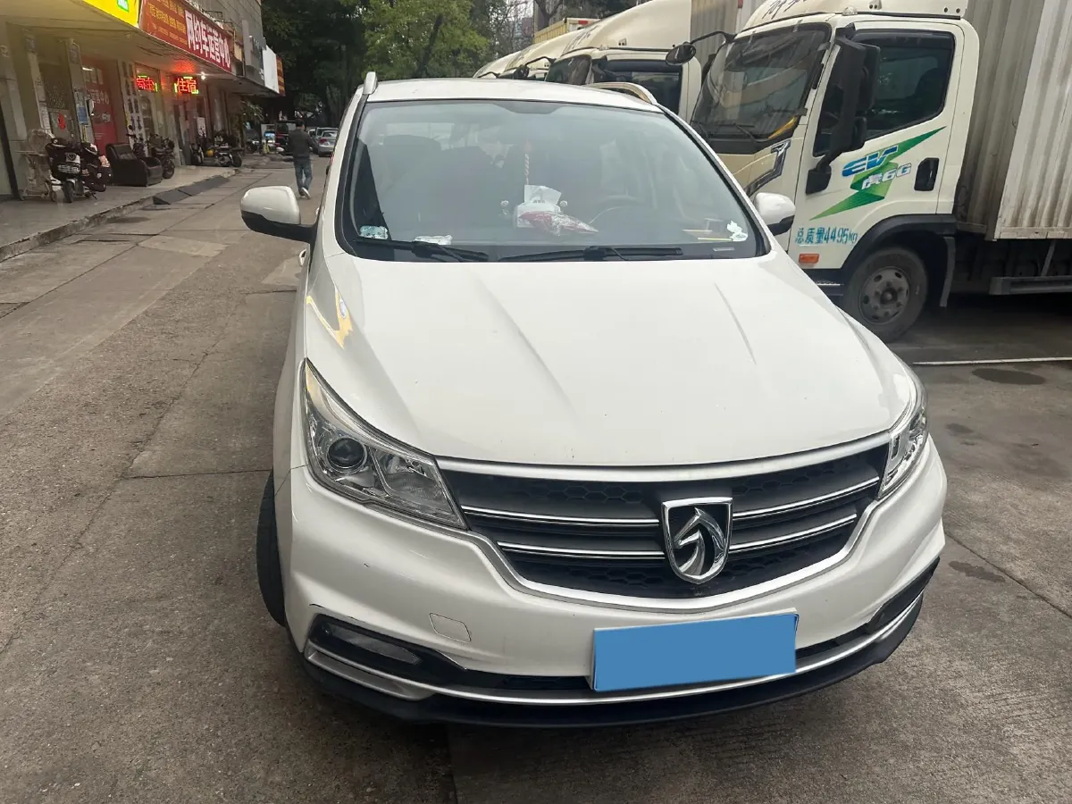 2019 BaoJun 730 1.5L 105HP L4 6MT,autocango,china used car exporter,china ev exporter,chinese used car exporter,chinese used ev exporter