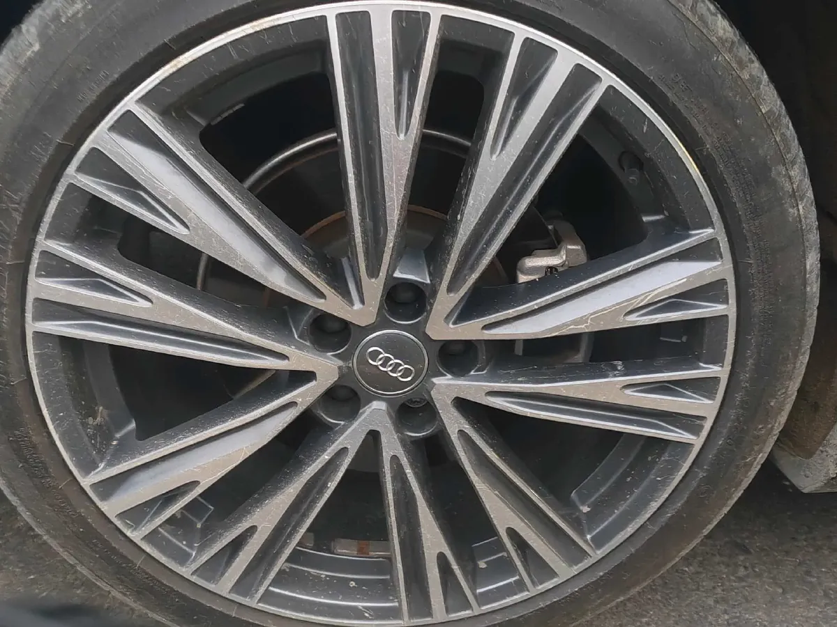 2021 Audi A6L 2.0T 224HP L4 7DCT,autocango,china used car exporter,china ev exporter,chinese used car exporter,chinese used ev exporter