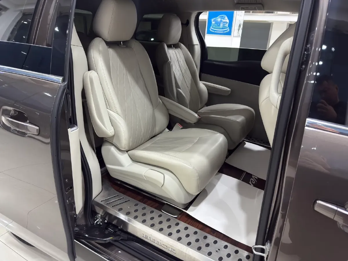 2023 Buick GL8 2.0T 237HP L4 9AT,autocango,china used car exporter,china ev exporter,chinese used car exporter,chinese used ev exporter