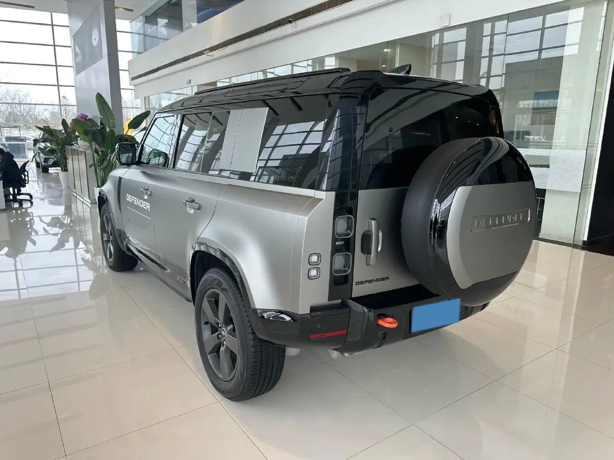 2024 Land Rover Defender 3.0T 400HP L6 8AT,autocango,china used car exporter,china ev exporter,chinese used car exporter,chinese used ev exporter
