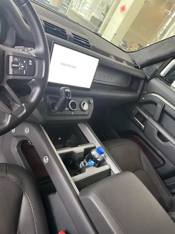 2024 Land Rover Defender 3.0T 400HP L6 8AT,autocango,china used car exporter,china ev exporter,chinese used car exporter,chinese used ev exporter
