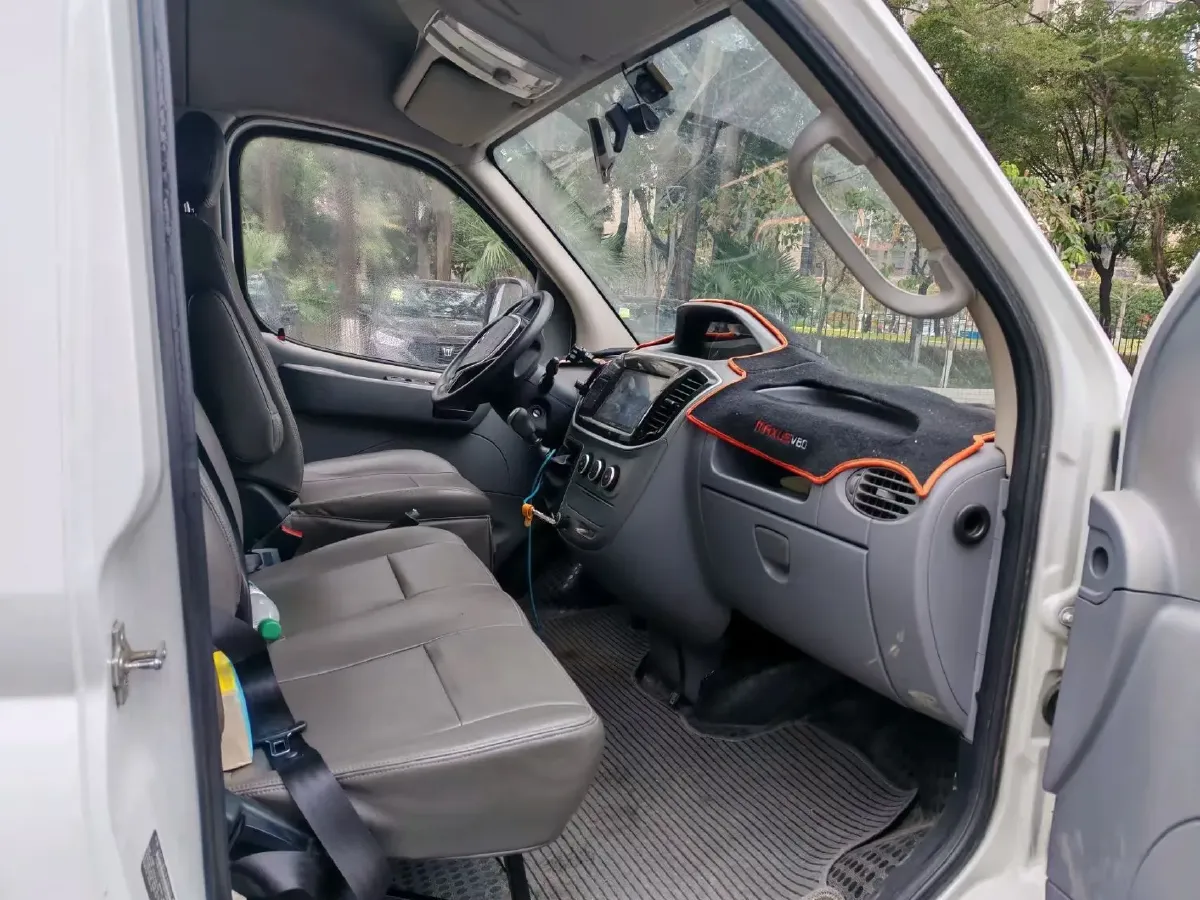 2018 MAXUS XinTu V80 2.5T 136HP L4 6MT,autocango,china used car exporter,china ev exporter,chinese used car exporter,chinese used ev exporter