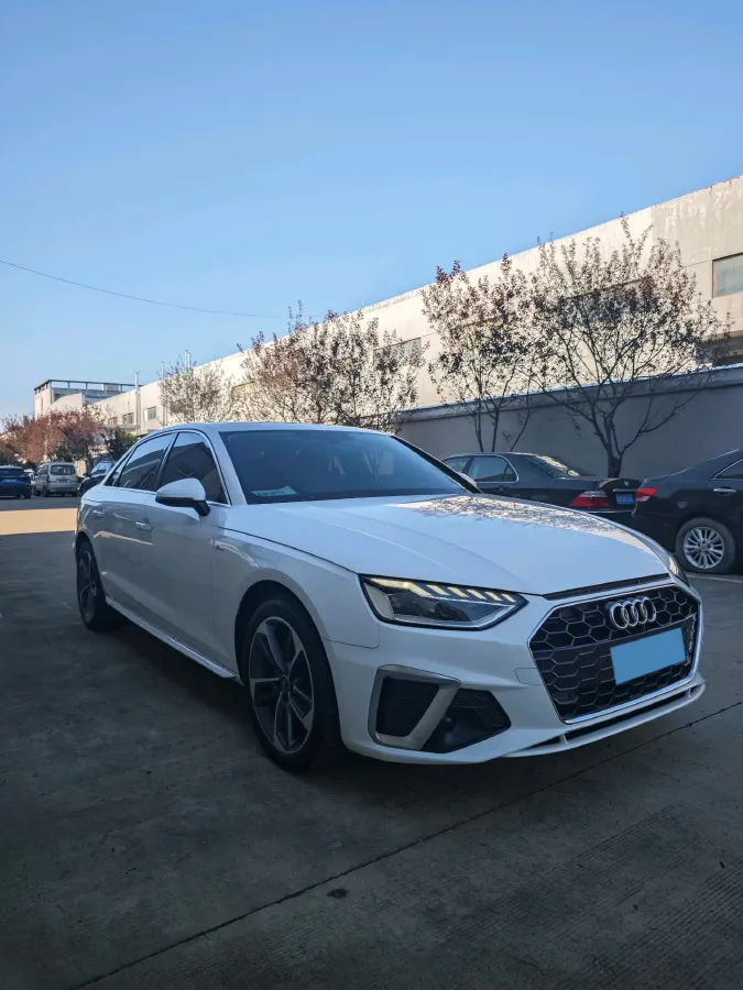 2023 Audi A4L 2.0T 190HP L4 7DCT,autocango,china used car exporter,china ev exporter,chinese used car exporter,chinese used ev exporter