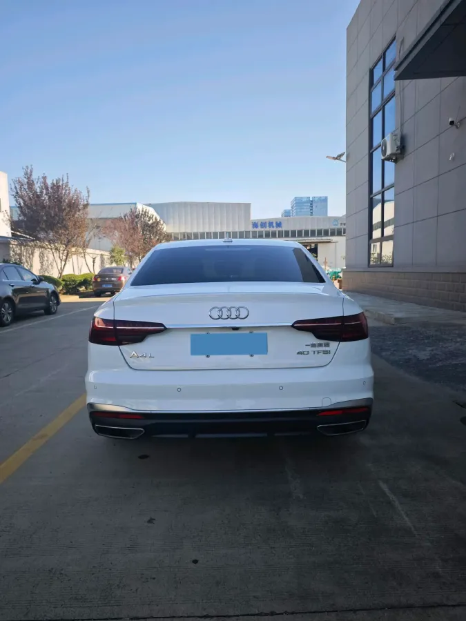 2023 Audi A4L 2.0T 190HP L4 7DCT,autocango,china used car exporter,china ev exporter,chinese used car exporter,chinese used ev exporter