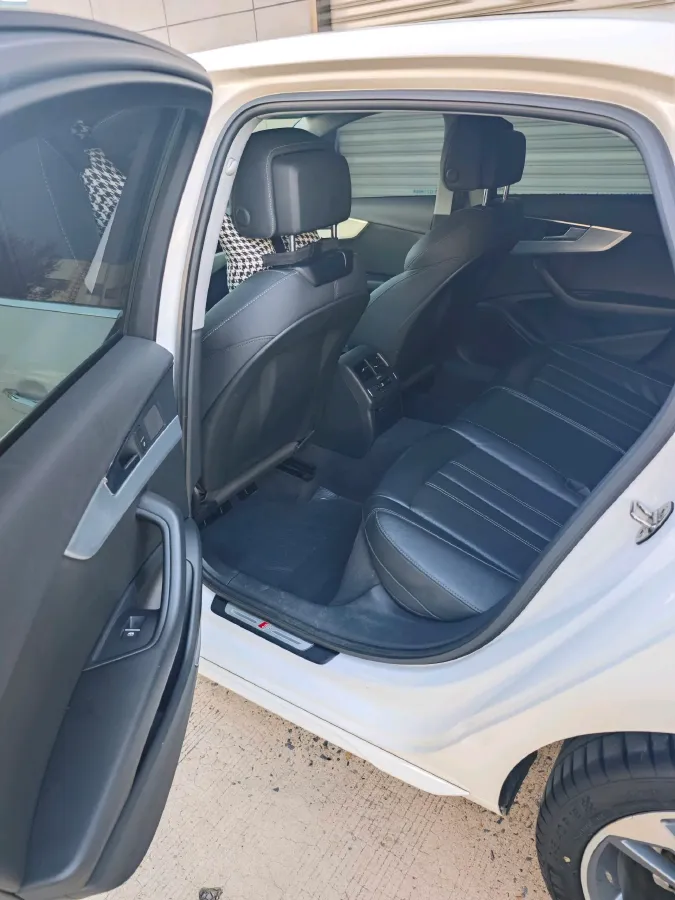 2023 Audi A4L 2.0T 190HP L4 7DCT,autocango,china used car exporter,china ev exporter,chinese used car exporter,chinese used ev exporter