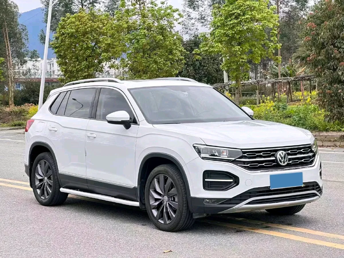 2019 Jeep Cherokee 2.0T 234HP L4 9AT,autocango,china used car exporter,china ev exporter,chinese used car exporter,chinese used ev exporter