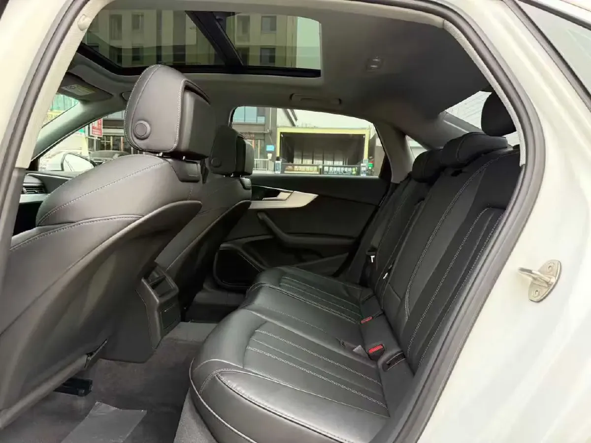 2023 Audi A4L 2.0T 190HP L4 7DCT,autocango,china used car exporter,china ev exporter,chinese used car exporter,chinese used ev exporter