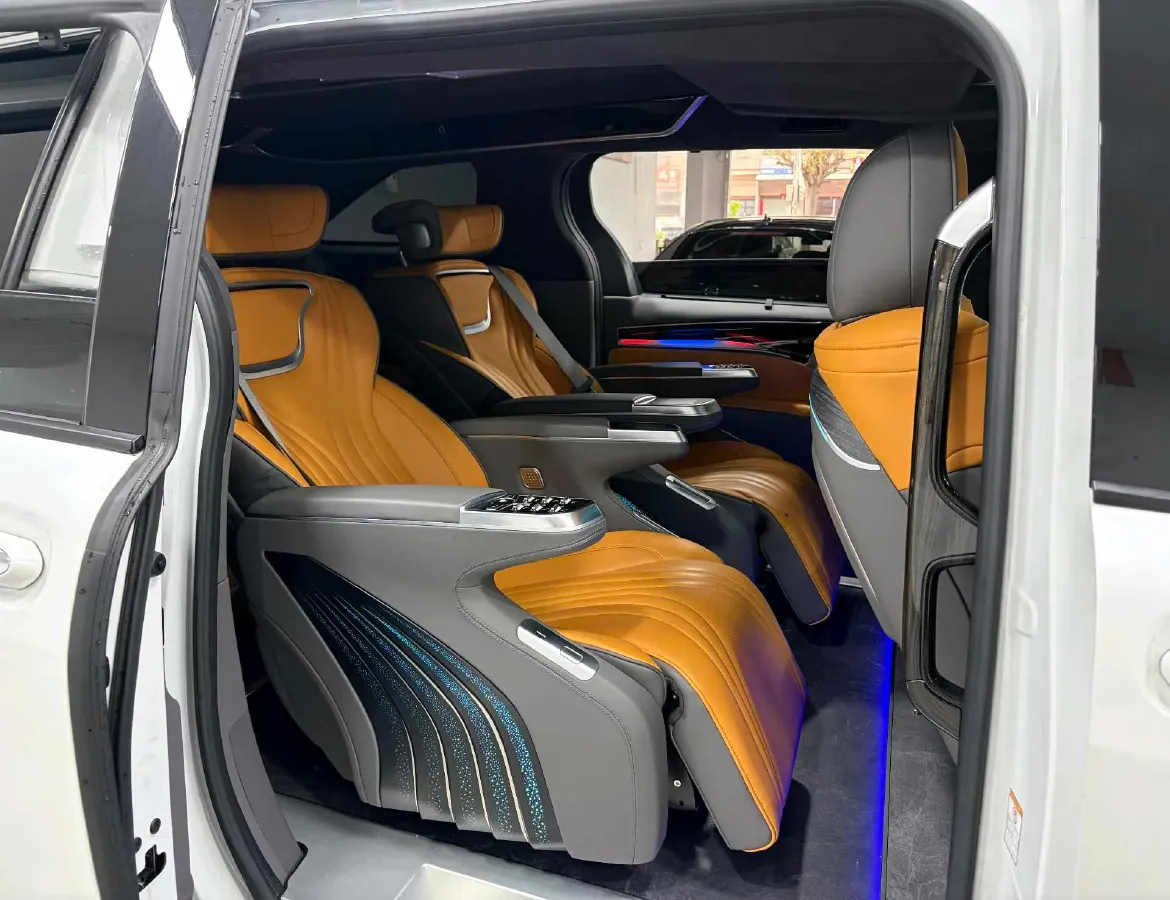 2024 Toyota Sienna 2.5L 189HP L4 E-CVT Hybrid,autocango,china used car exporter,china ev exporter,chinese used car exporter,chinese used ev exporter