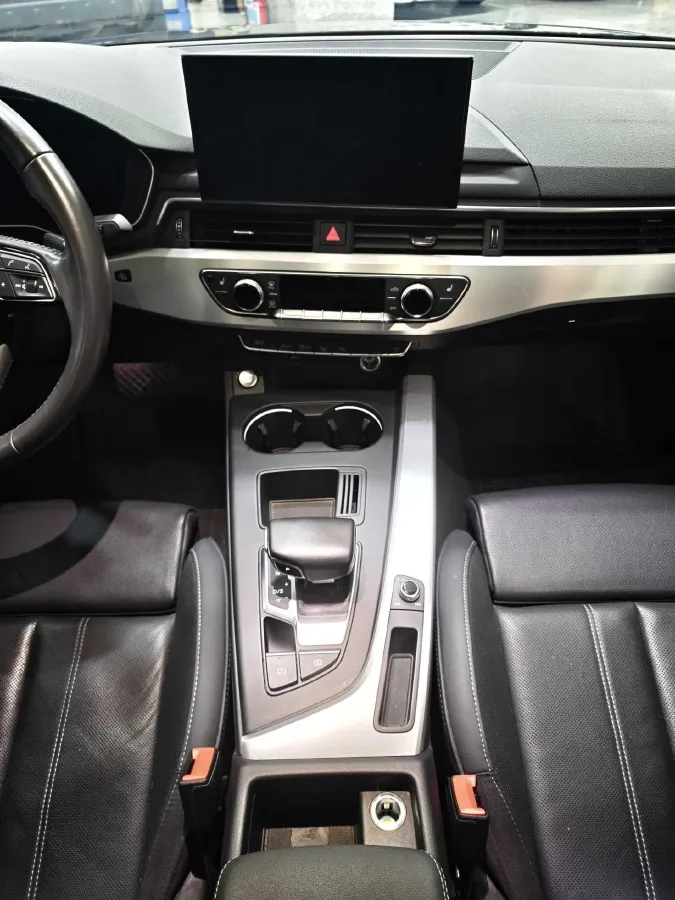 2020 Audi A4L 2.0T 190HP L4 7DCT,autocango,china used car exporter,china ev exporter,chinese used car exporter,chinese used ev exporter