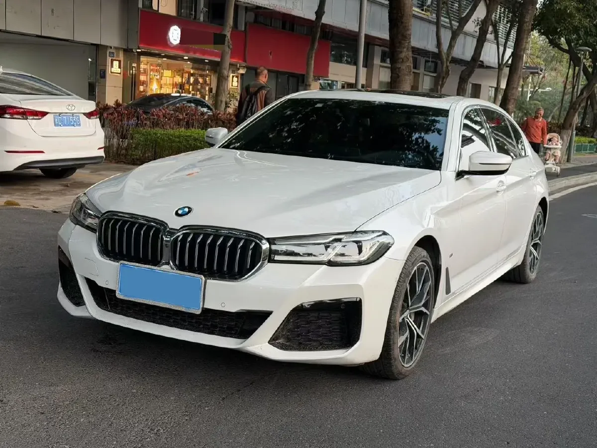 2023 BMW 5 Series 2.0T 245HP L4 8AT,autocango,china used car exporter,china ev exporter,chinese used car exporter,chinese used ev exporter