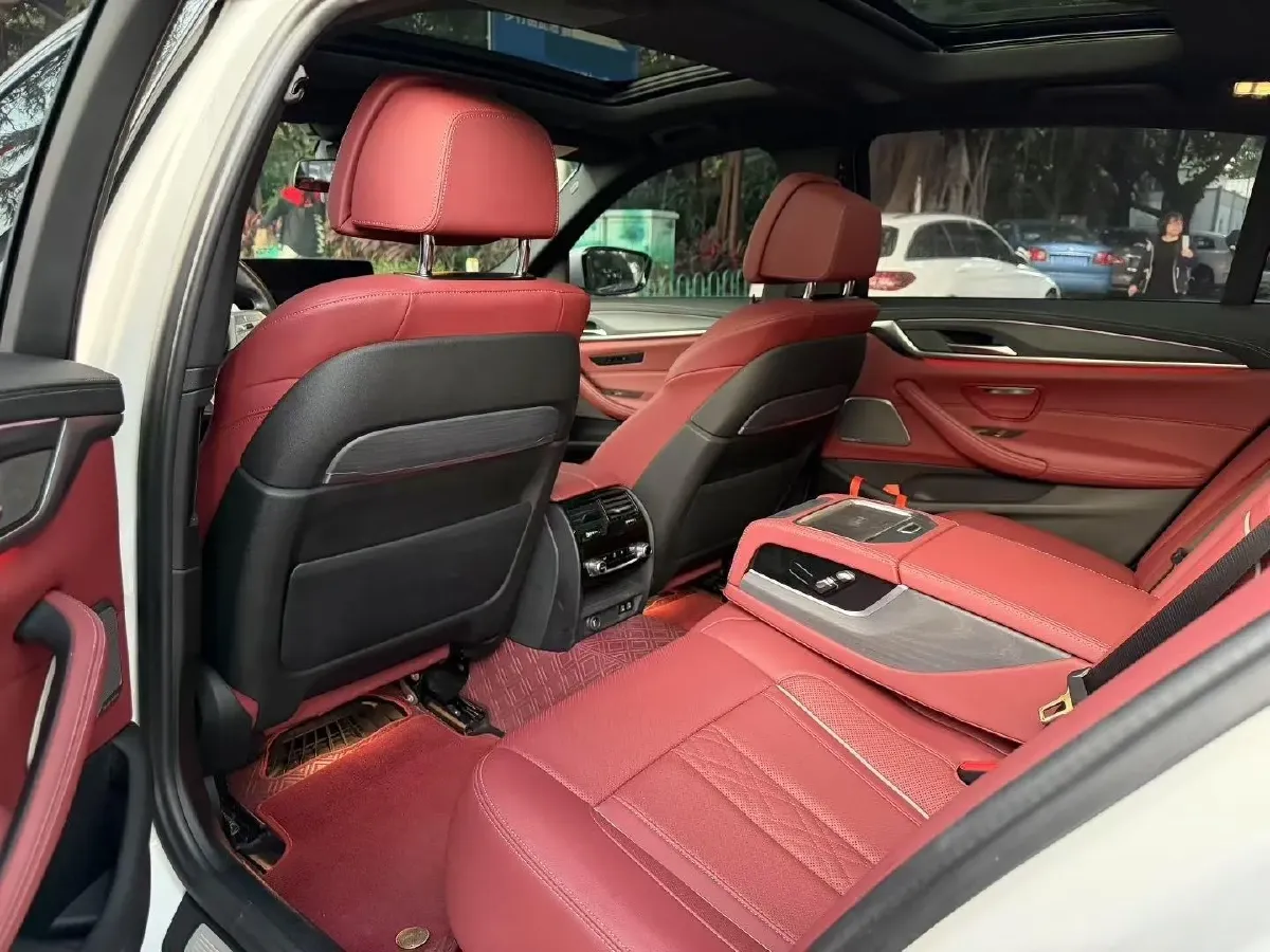 2023 BMW 5 Series 2.0T 245HP L4 8AT,autocango,china used car exporter,china ev exporter,chinese used car exporter,chinese used ev exporter