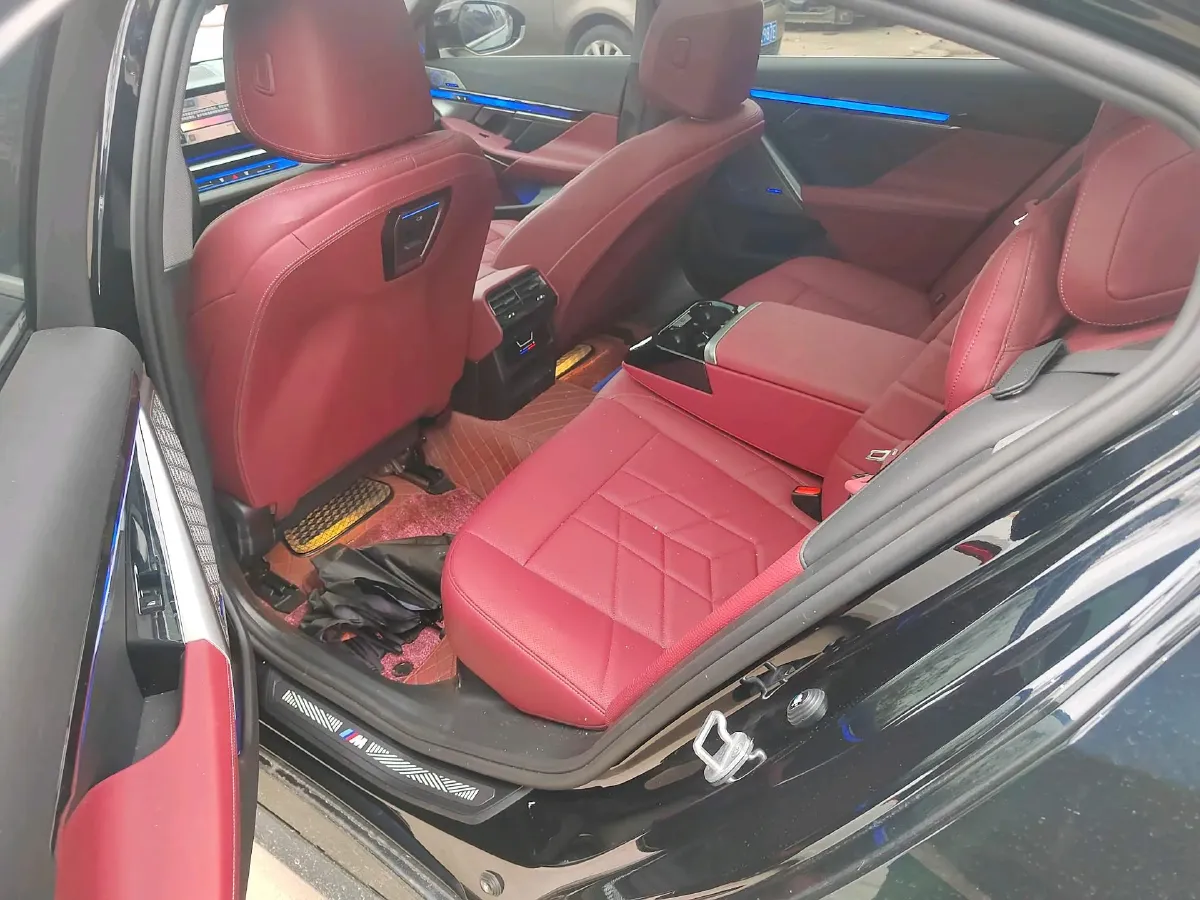 2025 BMW 5 Series 2.0T 190HP L4 8AT,autocango,china used car exporter,china ev exporter,chinese used car exporter,chinese used ev exporter