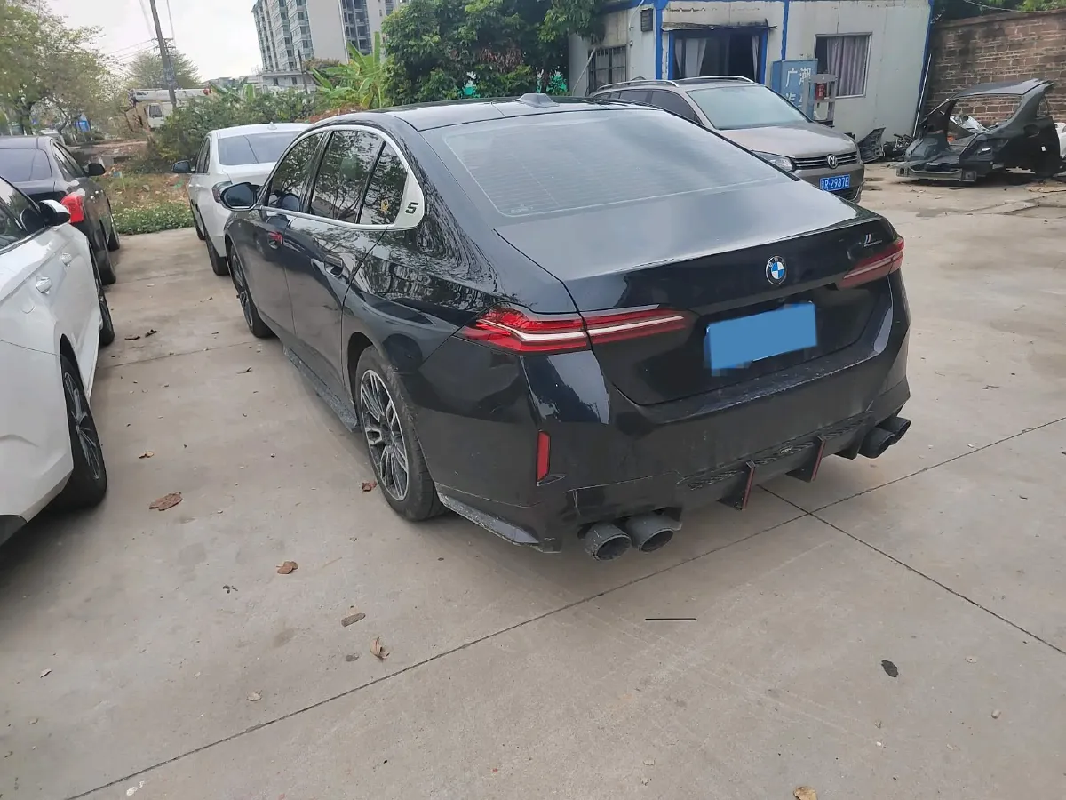 2025 BMW 5 Series 2.0T 190HP L4 8AT,autocango,china used car exporter,china ev exporter,chinese used car exporter,chinese used ev exporter