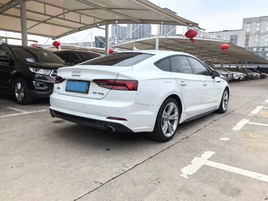 2019 Alfa Romeo Giulia 2.0T 280HP L4 8AT,autocango,china used car exporter,china ev exporter,chinese used car exporter,chinese used ev exporter