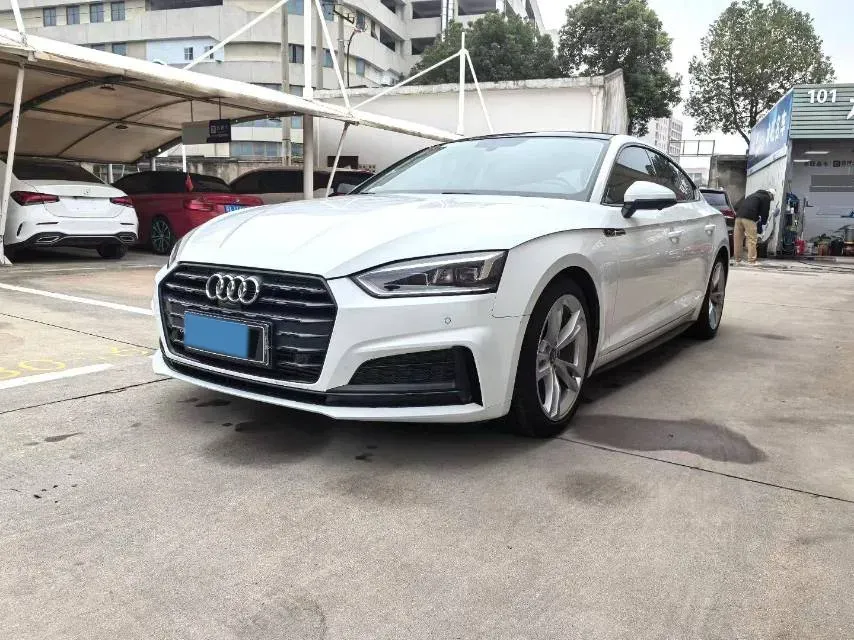 2019 Alfa Romeo Giulia 2.0T 280HP L4 8AT,autocango,china used car exporter,china ev exporter,chinese used car exporter,chinese used ev exporter